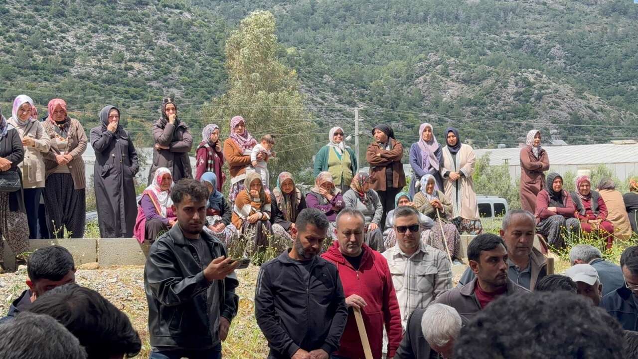 Aynı aileden 2 can gitti! Polis baba kurtuldu, hamile anne yoğun bakımda 15